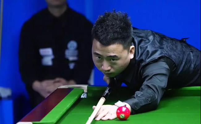 交媒体上发 交媒体上发